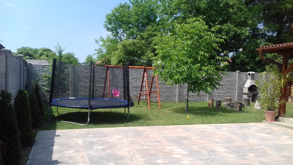 Hajdúszoboszló Eszter Apartmanhaz מראה חיצוני תמונה