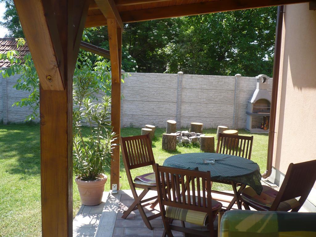 Hajdúszoboszló Eszter Apartmanhaz מראה חיצוני תמונה