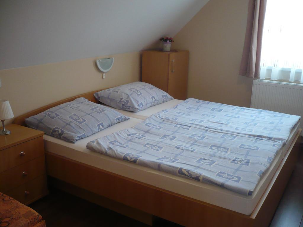 Hajdúszoboszló Eszter Apartmanhaz מראה חיצוני תמונה